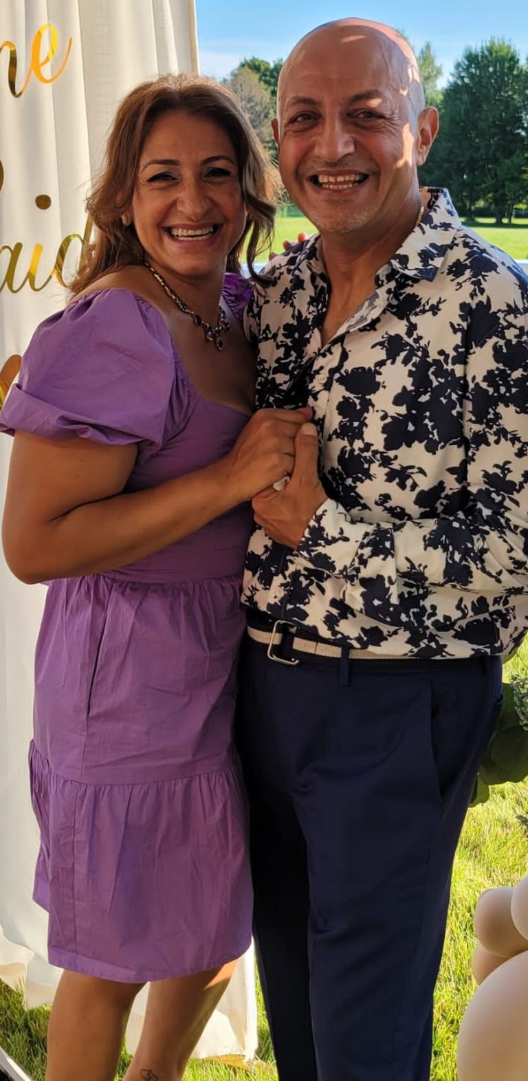 An image of the founder of Endoch Inc. (Endoch Medical) standing beside the co-founder.